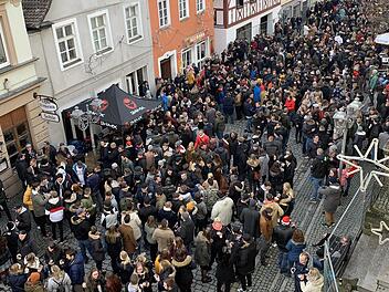 Der "Heilige Frühschoppen" lockt Tausende in die Obere Stadt. Foto: Sonny Adam