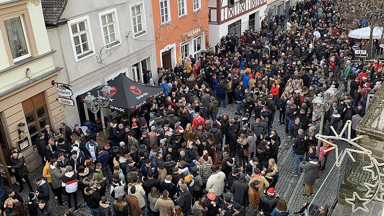 Der "Heilige Frühschoppen" lockt Tausende in die Obere Stadt. Foto: Sonny Adam