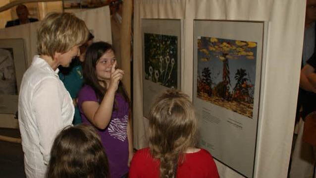 Faszinierende Natur-Einblicke zeigt die Ausstellung "Natur im Fokus", die bis 19. Juni im UBIZ in Oberschleichach Station macht. Die Mittagskinder des Kindergartens Oberschleichach waren begeistert und planen, beim nächsten Fotowettbewerb "Natur im Fokus" selbst teilzunehmen.