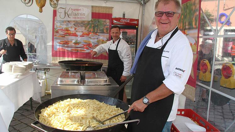Die Köche - hier Otto Krug - waren bestens vorbereitet und kredenzten Pasta, Pizza und viele andere Spezialitäten aus "Bella Italia". Foto: Sonja Adam