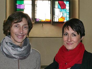 Petra Strauß (rechts) und Brigitta Schneider-Bettenwort  Foto: Werner Vogel