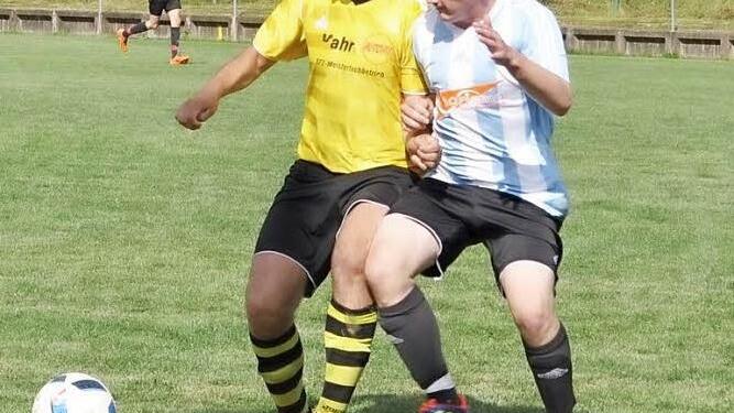 Zum Wiederauftakt in der Kreisklasse 4 treffen am 12. M&auml;rz unter anderem der FC Burggrub und der TSV Gundelsdorf aufeinander. Das Hinspiel ging deutlich mit 4:1 an die Gr&uuml;ber. Foto: Archiv/Herbert Kalb