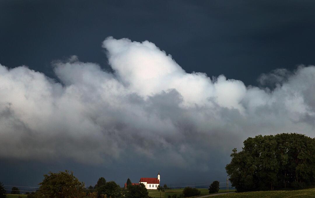 Dauerregen über Deutschland: Rettungskräfte kämpfen mit Regenmassen