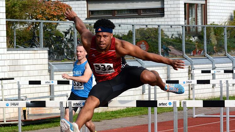 TSHler Adrian Taylor  testete beim Jedermann-Zehnkampf  seine Qualitäten in den Wurf- und Sprung-Disziplinen.  Er kam zur Erkenntnis, dass er bei Sprint und Hürdenlauf besser aufgehoben ist. Fotos: herzopress