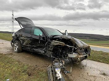 Bei einem Unfall in Unterfranken sind am Montag zwei Menschen schwer verletzt worden. Foto: NEWS5 /Höfig