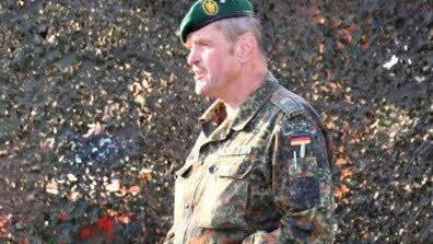 Hauptfeldwebel der Reserve, Michael Bezdeka, eröffnete den Marsch.