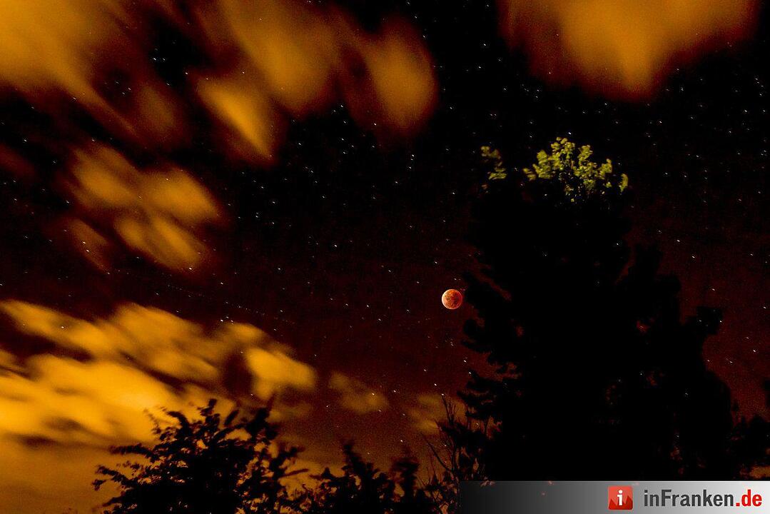 Leserfotos: Blutmond über Franken