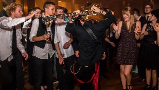 2015 spielte Barbed Wire beim Abi-Ball in Bad Kissingen. Foto: Barbed Wire