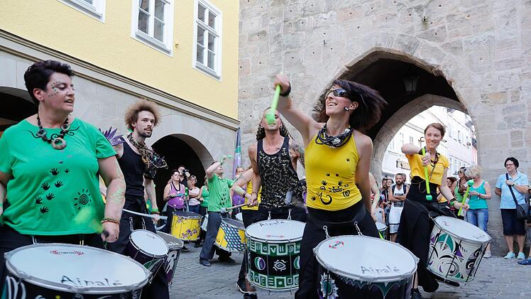 Warmtrommeln am Spitaltor: Aipalé heizten ihren Fans schon vor der offiziellen Eröffnung ein.Foto: Matthias Hoch