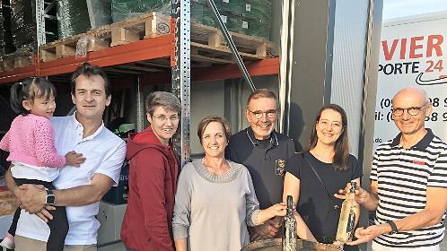 Die Herzogenauracher Rotarier verkaufen &bdquo;Flutwein&ldquo; aus dem Ahrtal zugunsten der Hochwasseropfer.