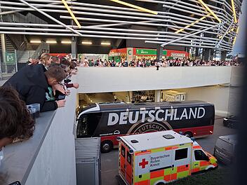 Was bei Deutschland vs. Griechenland nicht durch die TV-Kameras zu sehen war