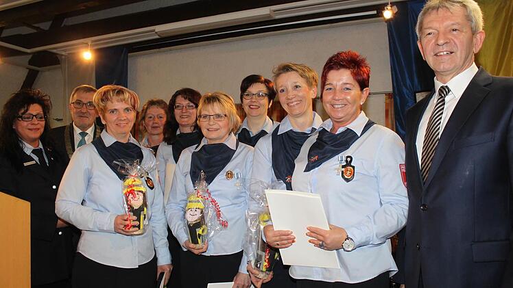 Stolz präsentieren sich die Feuerwehrfrauen aus Oberngrub Foto: Carmen Schwind
