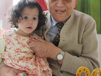 Johann Wolfgang Popp alias "Beppo" feierte mit seiner ganzen Familie Geburtstag. Sein ganzer Stolz ist Ur-Enkelin Maryam. Foto: Sonja Adam