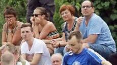 Christian Renner (links) glänzte in der zweiten Halbzeit vor allem als Vorbereiter und traf in der Schlussphase nach einem Solo noch die Latte; im Hintergrund der ehemalige Neustadter Bezirksligaspieler Detlef Heerlein, der seit einigen Jahren die Geschicke in der TBVfL-Fußball-Abteilung mit leitet.