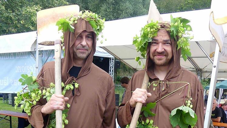 Vor dem Start schon siegessicher: Die Haberstumpf Hopfenschlingel Detlef Reichstein und Martin Obst. Foto: Dieter Hübner