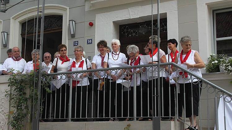 Impressionrn von der Enthüllung. Foto: Veronika Schadeck