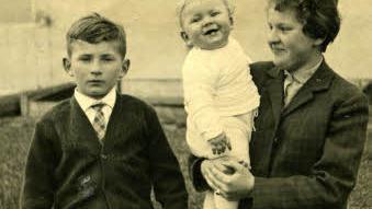 Die Geschwister Wolfgang, Matthias und Christine Hoderlein im Jahr 1962.
