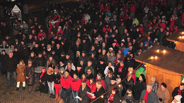 Einige hundert Bürger waren zum Neujahrsempfang der Stadt Haßfurt gekommen. Foto: Ulrike Langer