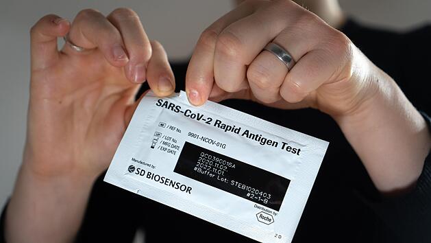 Anfang M&auml;rz sollen Selbsttests gegen das Coronavirus verf&uuml;bar sein. Das Infektionsgeschehen k&ouml;nnte somit besser unter die Kontrolle geraten. Und auch andere Schnelltest befinden sich momentan in der Zulassung.