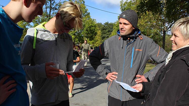 Jannik, Dominik, Konrektor Alex und Lehrerin Anke Eckardt Foto: Manja von Nida