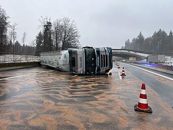 A3 in Richtung Frankfurt nach Unfall mit Lastwagen gesperrt