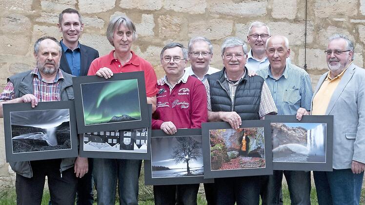 Eugen Schneiderbanger, Bürgermeister Martin Bernreuther, Egid Orth, Gerhard Buberl, Hans Hager, Wolfgang Kern, Herbert Goßler, Friedrich Müller und Klaus Förster (von links) nach der Ehrung Foto: K Müller-Sanke