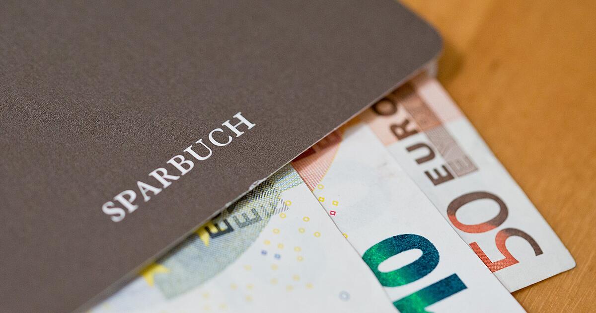 Geld Vom Sparbuch Auf Girokonto Umbuchen Volksbank Altes Sparbuch gefunden: Kann sich deine Bank weigern, das Konto