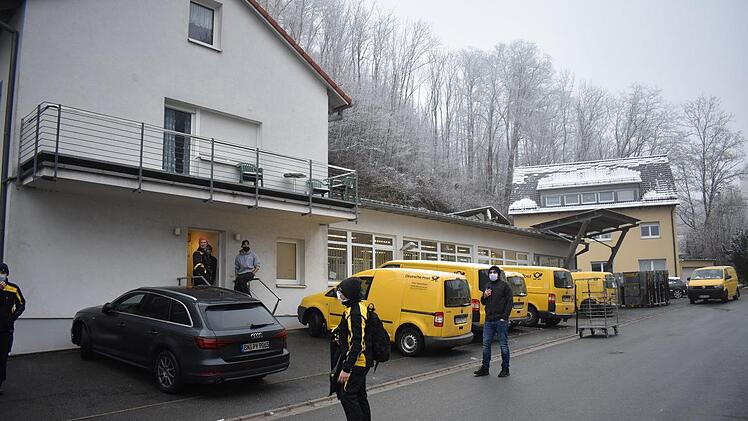 Noch werden die Pakete und Briefe nach Gräfenberg geliefert. Foto: Petra Malbrich