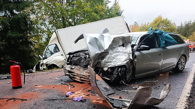 41-Jährige stirbt nach Unfall auf Gegenspur