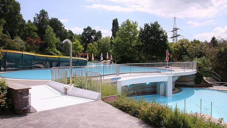 Der Nichtschwimmer-Bereich im Terrassen-Schwimmbad Bad Kissingen soll im Herbst saniert werden. Foto: Markus Klein