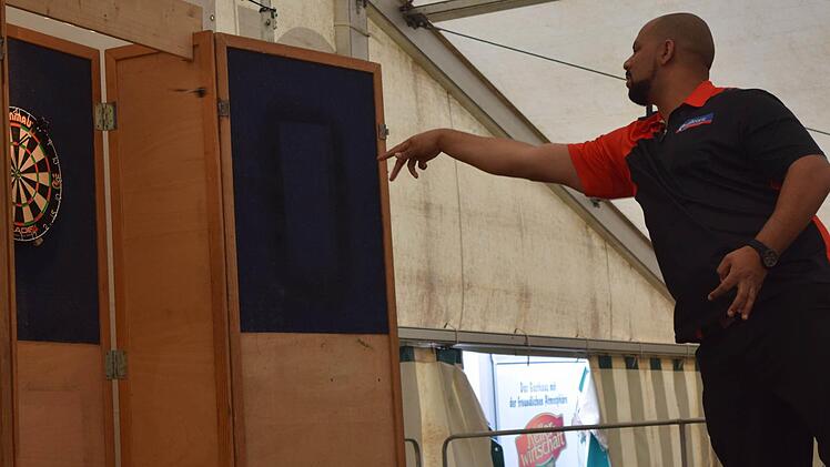 Devon Petersen, genannt "The Spartan", zeigt seine Wurftechnik. Foto: Danila Pondelicek