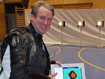 Volltreffer: Jürgen Wallowsky strahlt nach seiner 400-Ring-Performance am 19. November. Fotos: privat