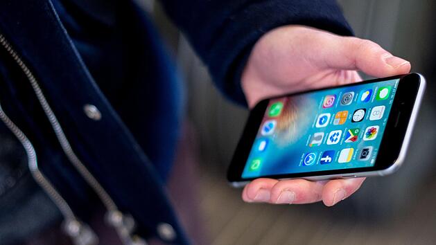 Vodoafone, O2 und Telekom haben über Nacht begonnen, eines ihrer Netze abzuschalten. Das mobile Surfen wird ab jetzt langsamer.