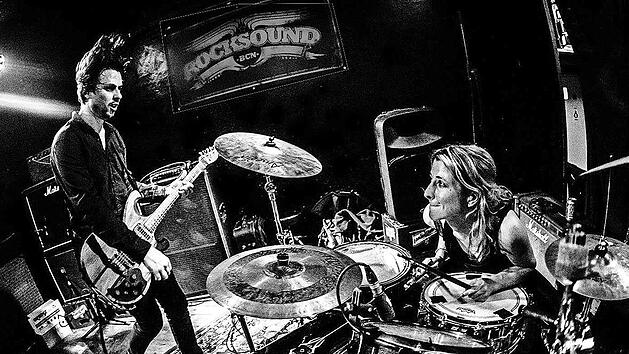 Meike und Rhys Jones bilden das Power-Duo &bdquo;Powder For Pigeons&ldquo;. Am zweiten Weihnachtsfeiertag wollen die zwei im &bdquo;Nepomuk&ldquo; rocken, bis sich die Balken biegen. FT