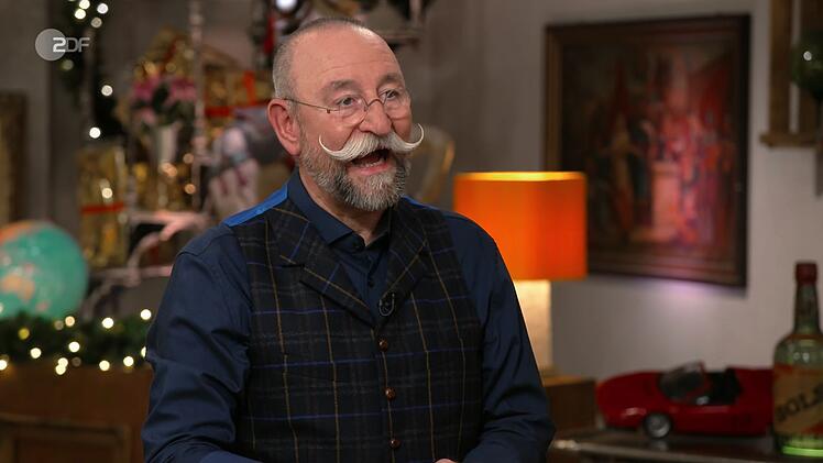 In der Mittwochssendung von "Bares für Rares" musste Horst Lichter seine Expertin erst mal zurückpfeifen, die sich vor lauter Flipper-Begeisterung kaum losreißen konnte. Doch trotz ihrer Leidenschaft fiel die Schätzung deutlich niedriger aus als erhofft - und im Händlerraum wartete auf den Verkäufer leider schon die nächste Enttäuschung ...