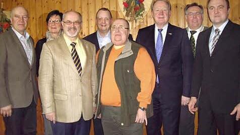 Die CSU-Hauptversammlung war Anlass, um Mitglieder zu ehren (von links) Gerhard Bauersachs, Ute Rosenberger, Jürgen W. Heike, Matthias Korn, Wolfgang Müller, Hans Michelbach, Horst Theil, Jens Müller.