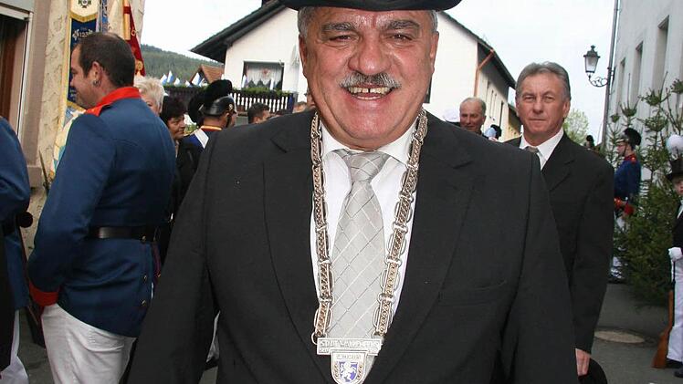 Bürgermeister Peter Hänel freut sich über die lebendige Fronleichnamszeremonie.