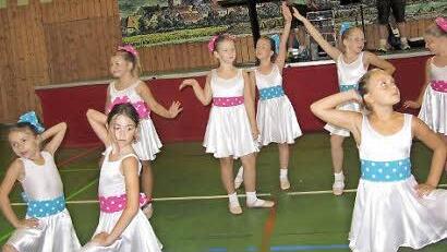 Einen schwungvollen Rock 'n' Roll zeigten die Kleinen der Ballettschule Alice Goraus.