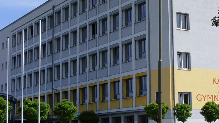 Die Sanierung des Kaspar-Zeuß-Gymnasiums wird weiter fortgesetzt. Wenn die oberen drei Etagen des Hauptbaus fertig sind, kommen die unteren beiden Stockwerke dran.  Foto: Archiv