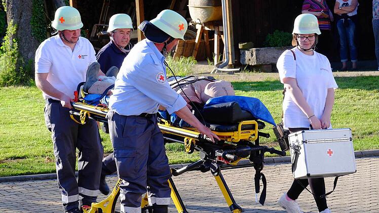 Großübung der Windheimer Feuerwehr am Vorabend zur Jubiläumsfeier. Foto: Gerd Schaar