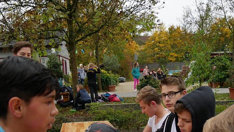 Tolle Beteiligung: 300 Schüler der Mittelschule "Am Moos" sind heuer beim  Spendenlauf  an den Start gegangen.Manja von Nida