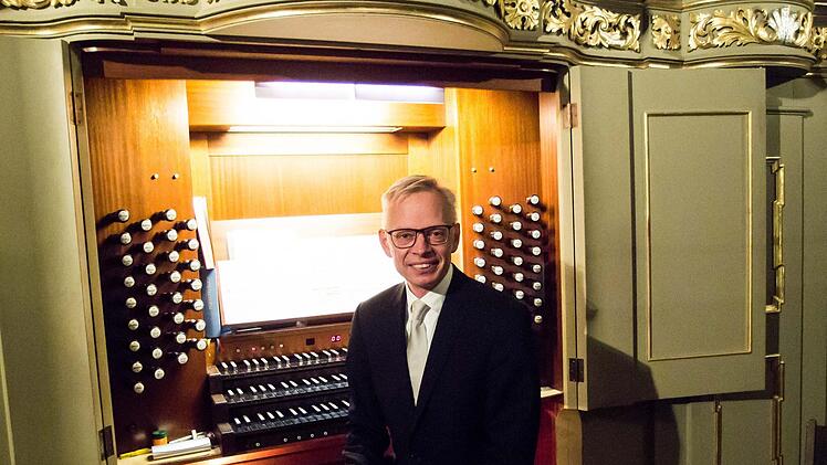 Coburgs Kirchenmusikdirektor Peter Stenglein gestaltet am Montag das traditionelle Orgelkonzert in der Silvesternacht in St. Moriz.Foto: Archiv/Jochen Berger