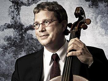 Stephan Schultz begeistert am Violoncello.