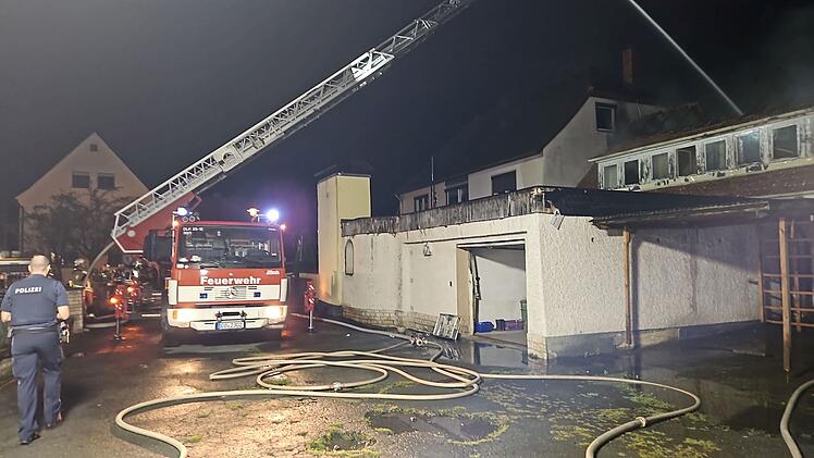 Frohnlach: Feuerwehr-Großeinsatz bei brennender Scheune - 170 Kräfte im Einsatz
