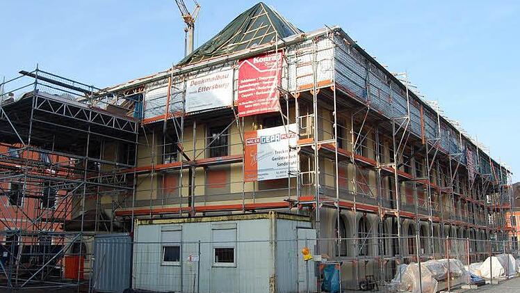 Bis zum Korbmarkt sollen die Arbeiten am historischen Rathaus abgeschlossen sein.