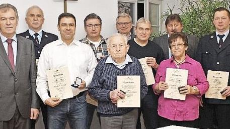 Diese Gemeindebürger haben sich - in Jahrzehnten ehrenamtlicher Arbeit - um das Gemeinwohl verdient gemacht. Fotos: Evi Seeger