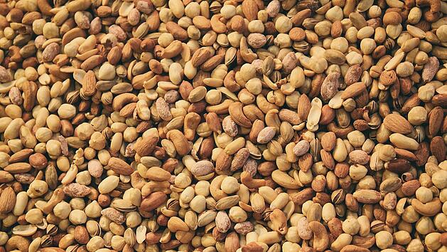 Lecker und vielseitig einsetzbar: Worauf du bei Haselnüssen dennoch achten solltest