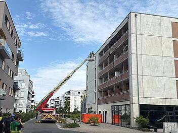 SEK-Einsatz an Universit&auml;tsgel&auml;nde in Bamberg: Mann z&uuml;ckt Messer und verschanzt sich in Wohnung