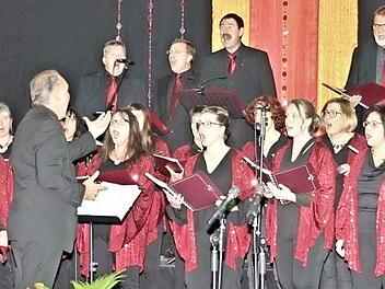 Der Chor "Praising People" bei seinem Auftritt in der Frauengrundhalle in Ebern. Foto: Helmut Will