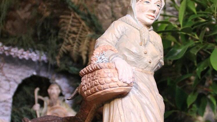 Frau mit Korb.Heike Beudert